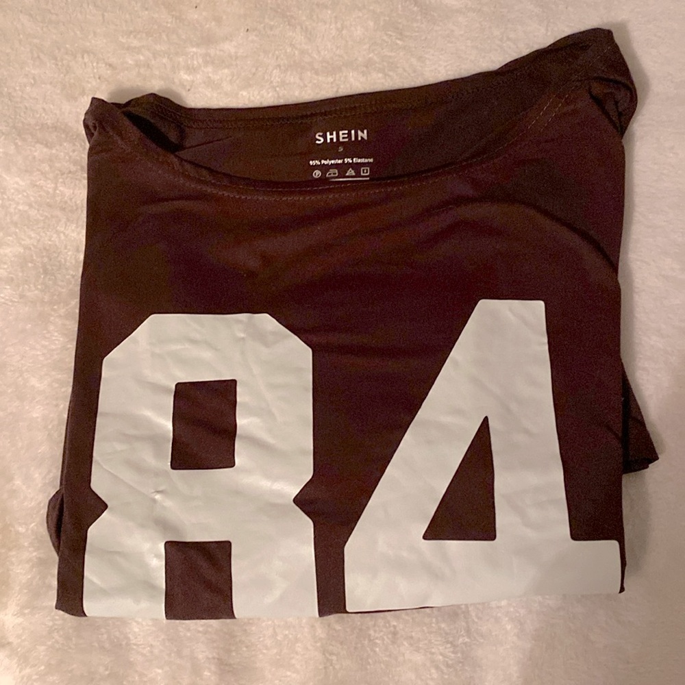 Off-the-shoulder t shirt